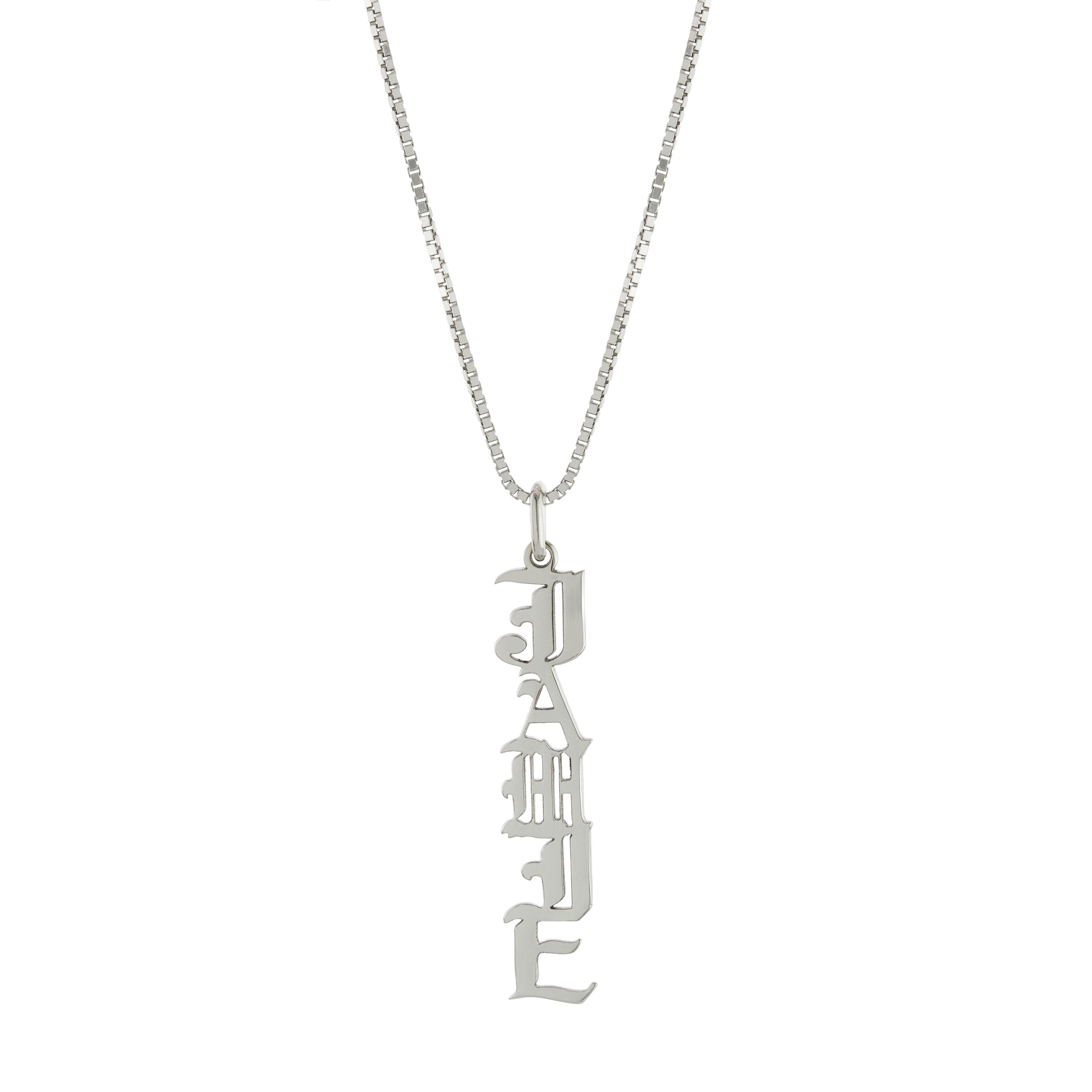 Collar Jamie Nombre Vertical Gótico – Plata .925 - joyería AMANZA
