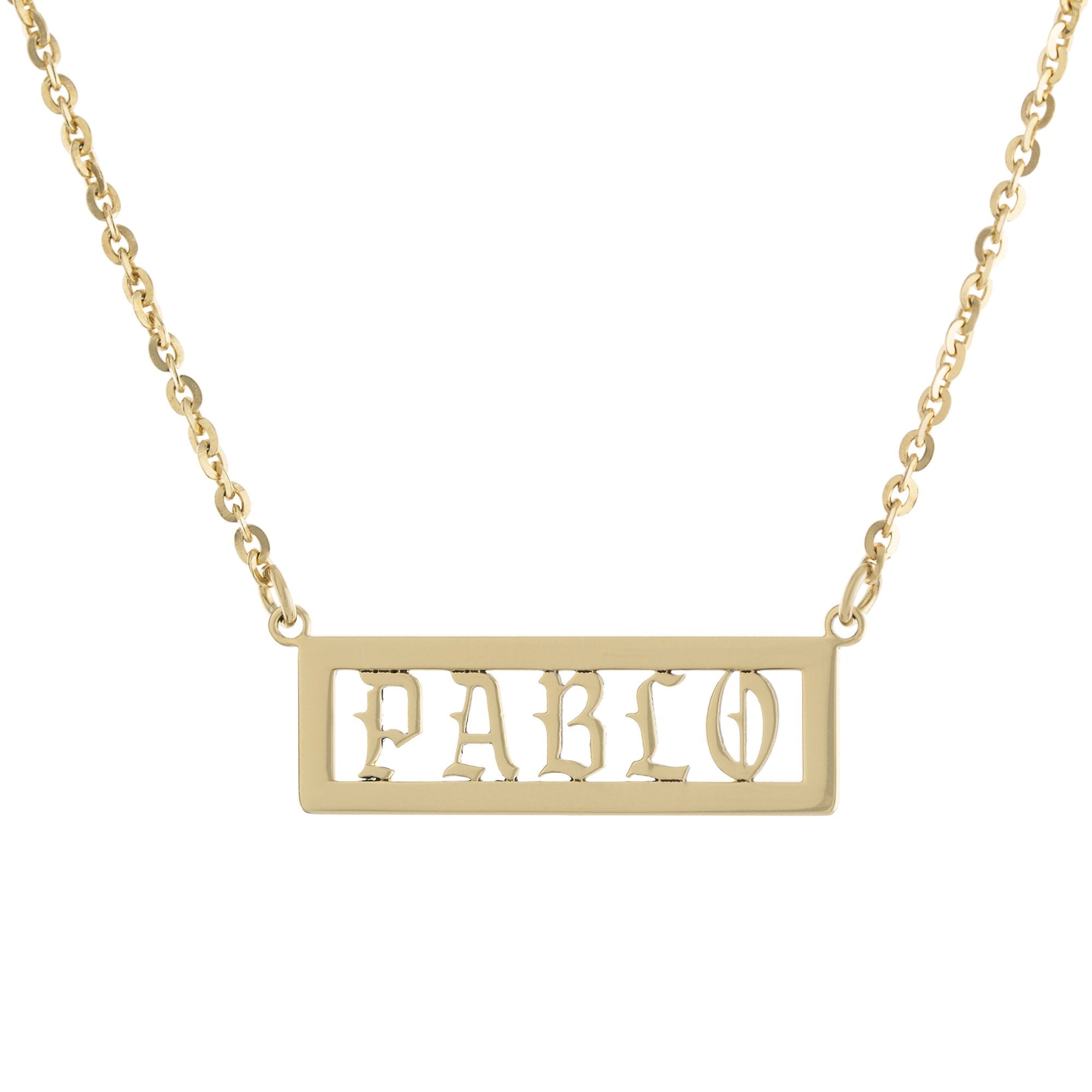 Collar Pablo Placa Calada Gótica – Baño de Oro 14K - joyería AMANZA