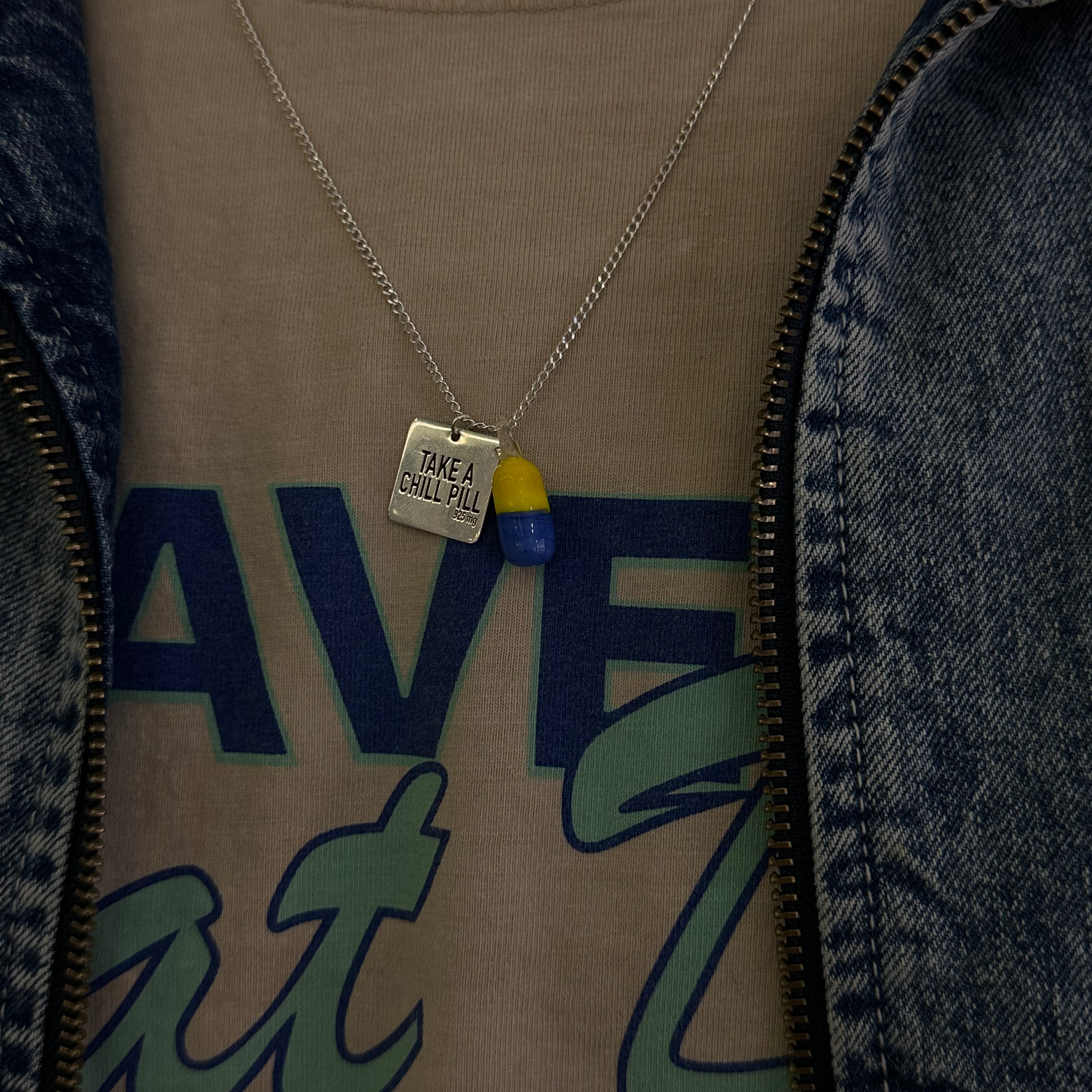 TAKE A CHILL PILL - joya artesanal en plata .925, hecho en Taxco México